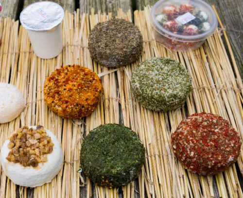 Fromages vendus dans les casiers réfrigérés