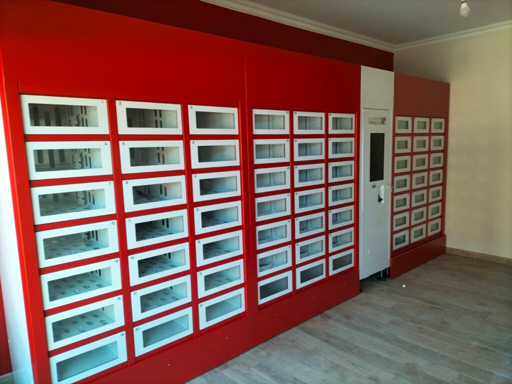 Photo de casiers connectés pour la restauration rapide