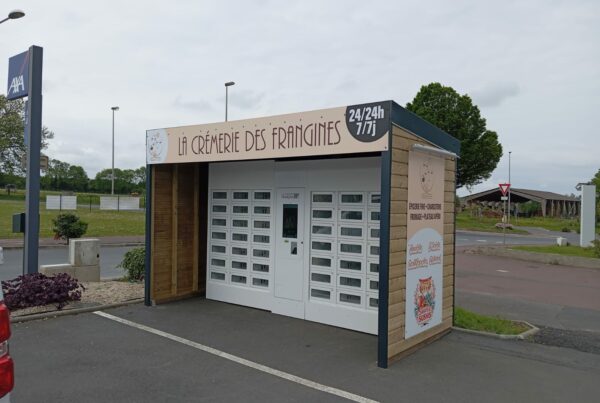 Un distributeur automatique signé Le Casier Français installé pour la Crèmerie des Frangines