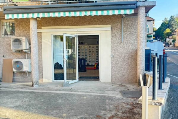Local de Eat Locker à Septème contenant des distributeurs automatiques de produits locaux