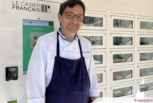 Laurent Lalvée prend la pose devant ses casiers à Essey-Les-Nancy